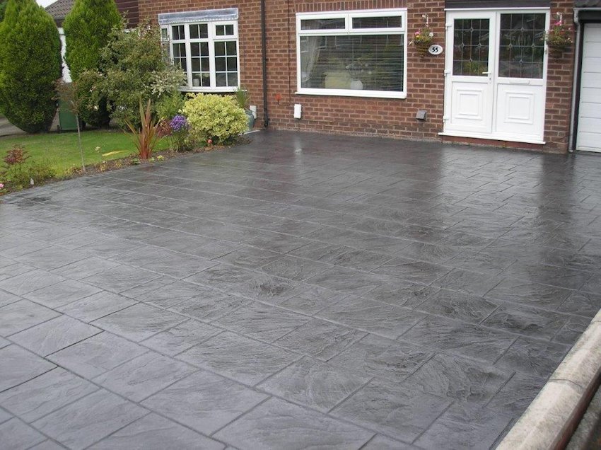 Driveway image 23